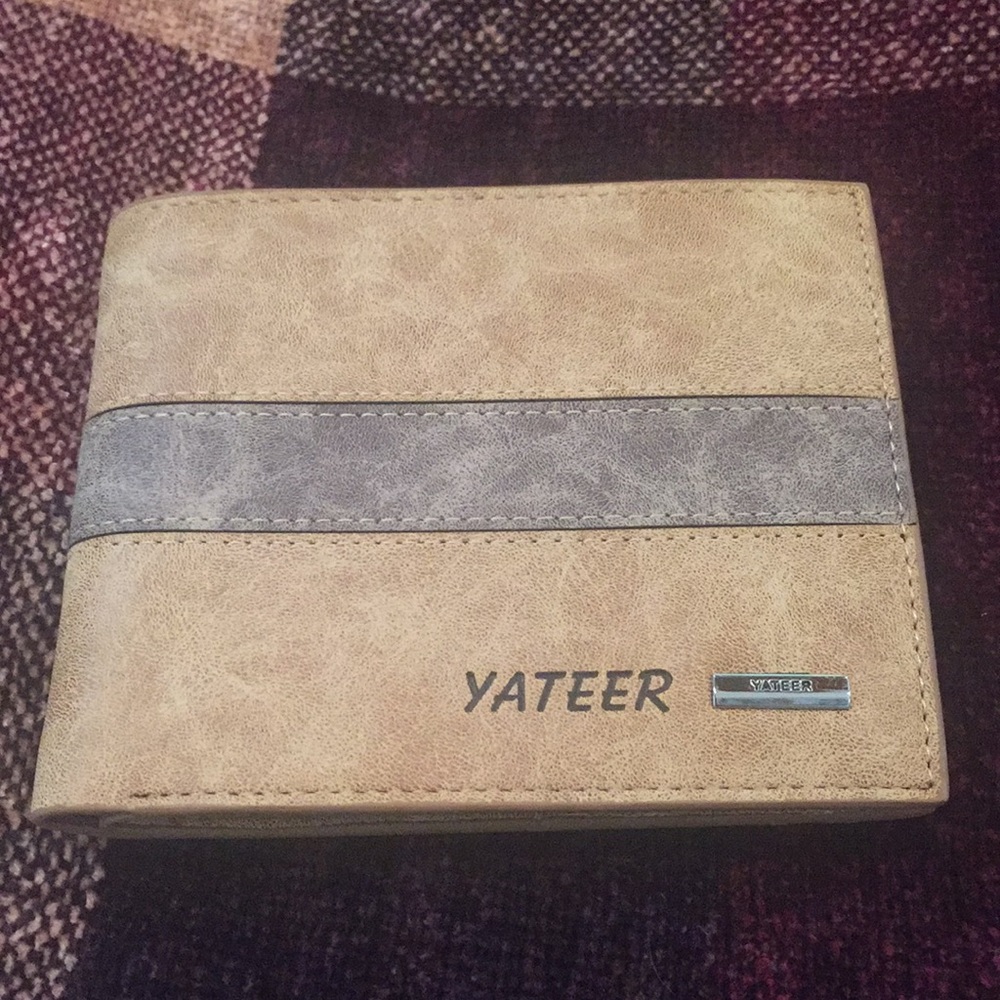 Mens Two-Tone Leather Bifold Wallet